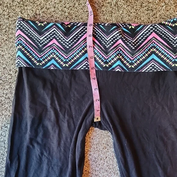 No Boundaries | Neon Fold Over Crops - Picture 5 of 9